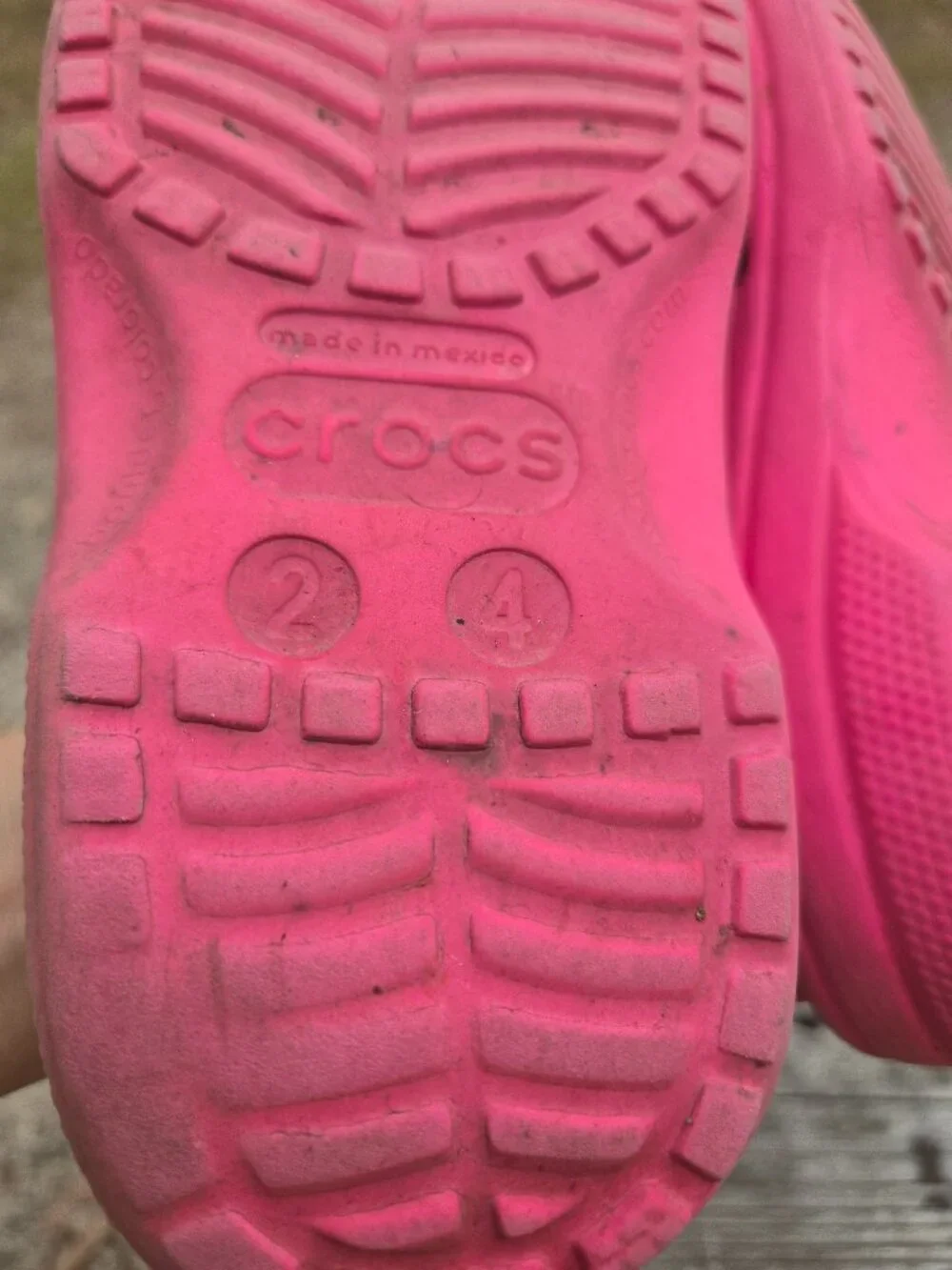 ✨Crocs Classic Clogs Electric Pink Girls Youth  SlipOn Sandals Jibbitz  2/4